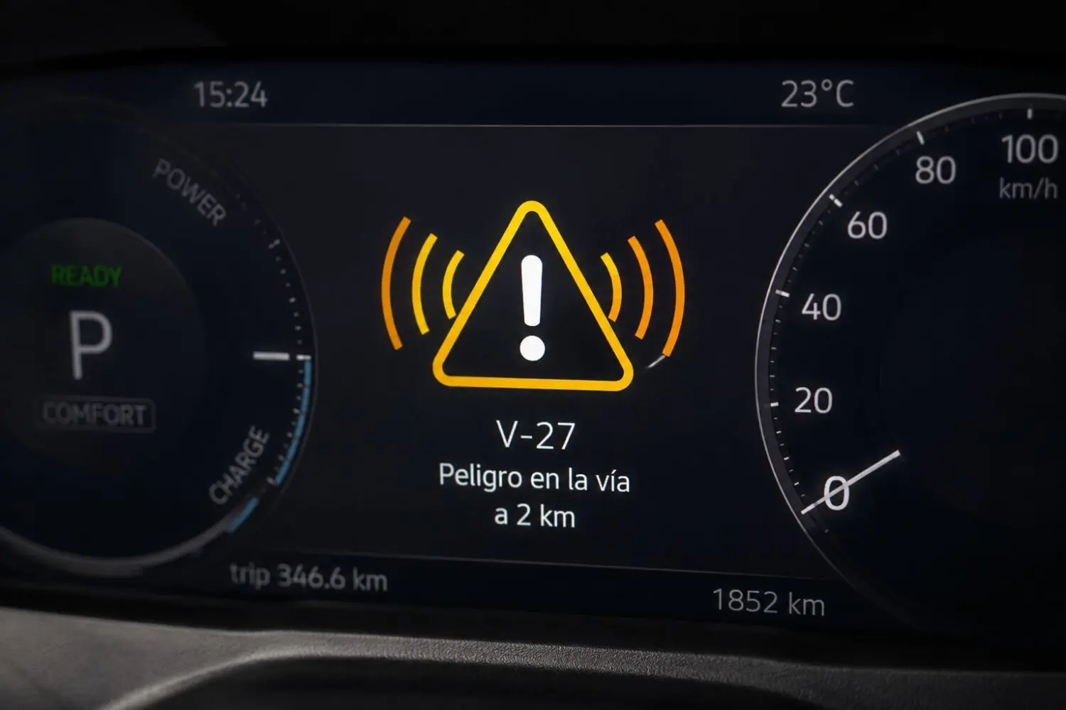 La nueva señal de peligro que la DGT ha incluido en los exámenes tras la polémica de la baliza V-16