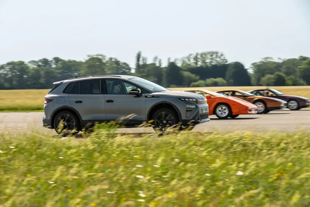 El Škoda Elroq vRS se mide con los superdeportivos de los 80 15 Motor16 Škoda Elroq vRS