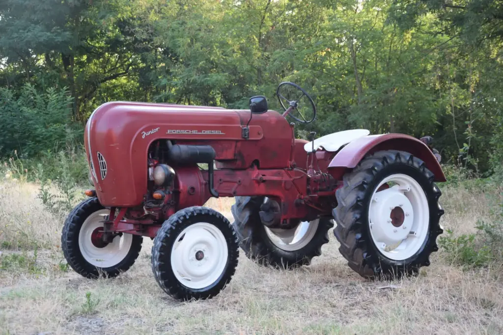 For the Love of Porsche, la subasta online que reúne 23 joyas de Stuttgart, con un Kremer 962 de Le Mans como estrella 7 Motor16 10. 1959 Porsche 108 Tractor Motor16