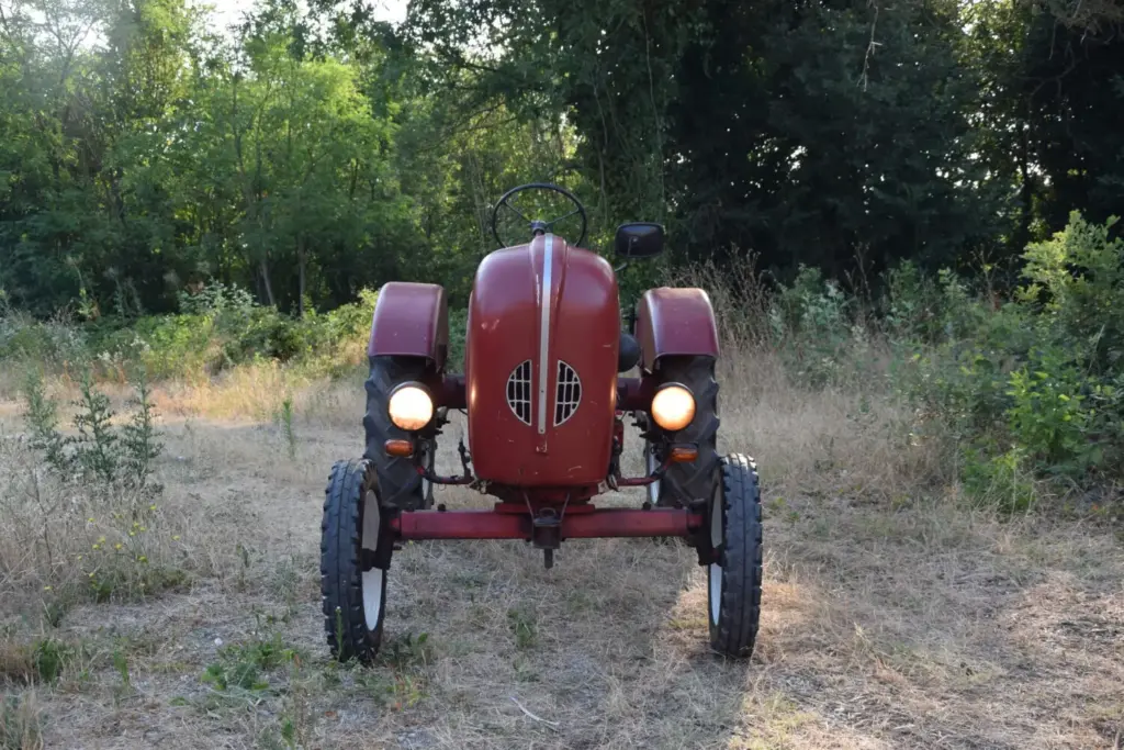 For the Love of Porsche, la subasta online que reúne 23 joyas de Stuttgart, con un Kremer 962 de Le Mans como estrella 6 Motor16 11. 1959 Porsche 108 Tractor Motor16