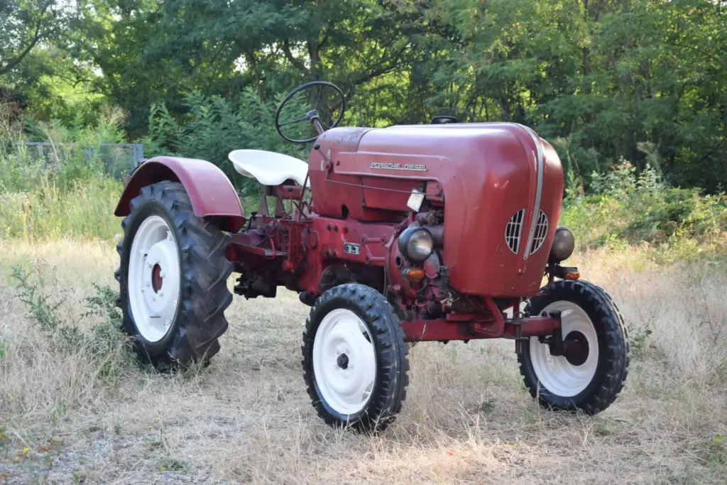 For the Love of Porsche, la subasta online que reúne 23 joyas de Stuttgart, con un Kremer 962 de Le Mans como estrella 5 Motor16 12. 1959 Porsche 108 Tractor Motor16