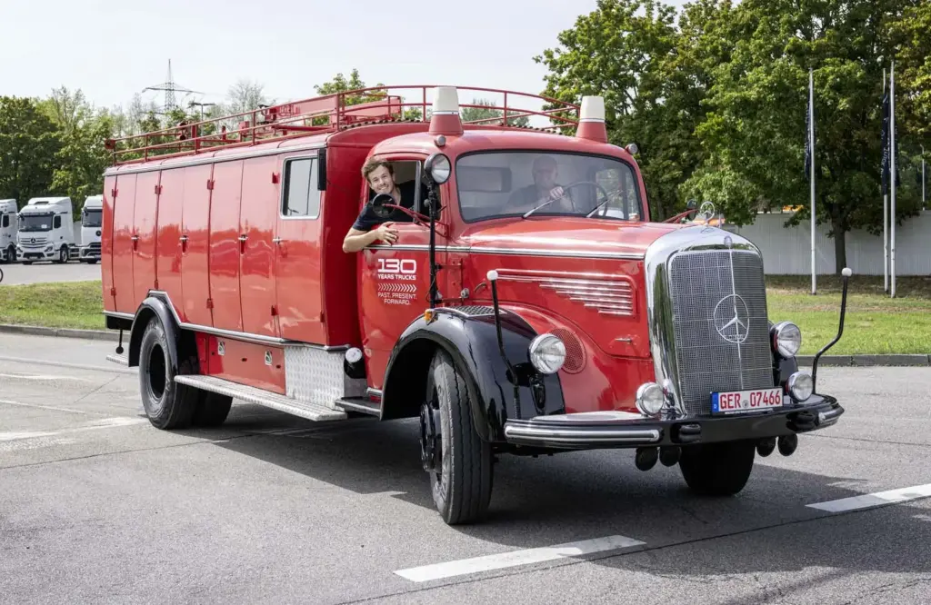 El camión más antiguo de Mercedes-Benz Trucks vuelve a la carretera: la marca celebra 130 años de historia 2 Motor16 Deutschlandfahrt 2026, Mercedes-Benz Trucks