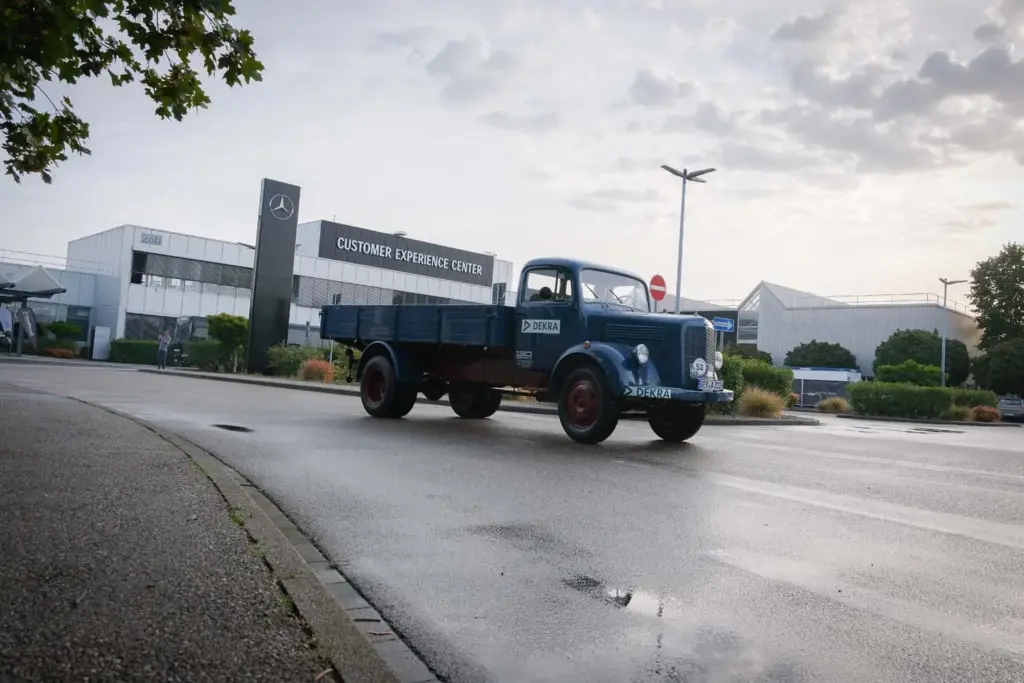 El camión más antiguo de Mercedes-Benz Trucks vuelve a la carretera: la marca celebra 130 años de historia 16 Motor16 130 ANOSA CAMIONES MERCEDES BENZ17 Motor16