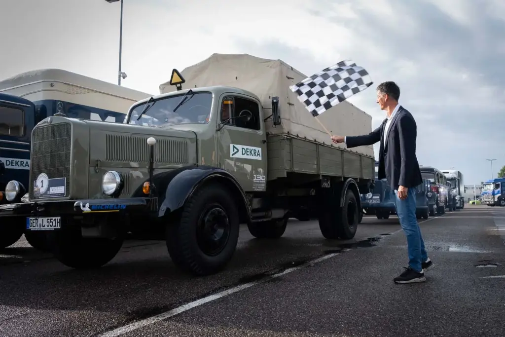 El camión más antiguo de Mercedes-Benz Trucks vuelve a la carretera: la marca celebra 130 años de historia 20 Motor16 130 ANOSA CAMIONES MERCEDES BENZ21 Motor16