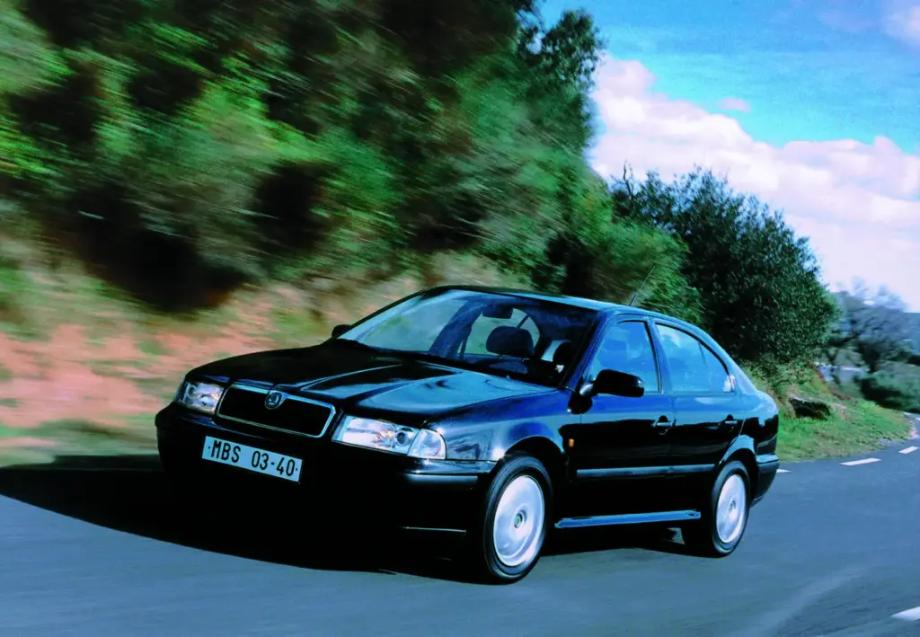 Škoda Octavia: tres décadas y 7,9 millones de unidades del modelo que redefinió la marca 7 Motor16 16684 skoda octavia turns 30 three decades of a brand icon 2 2072d647 Motor16