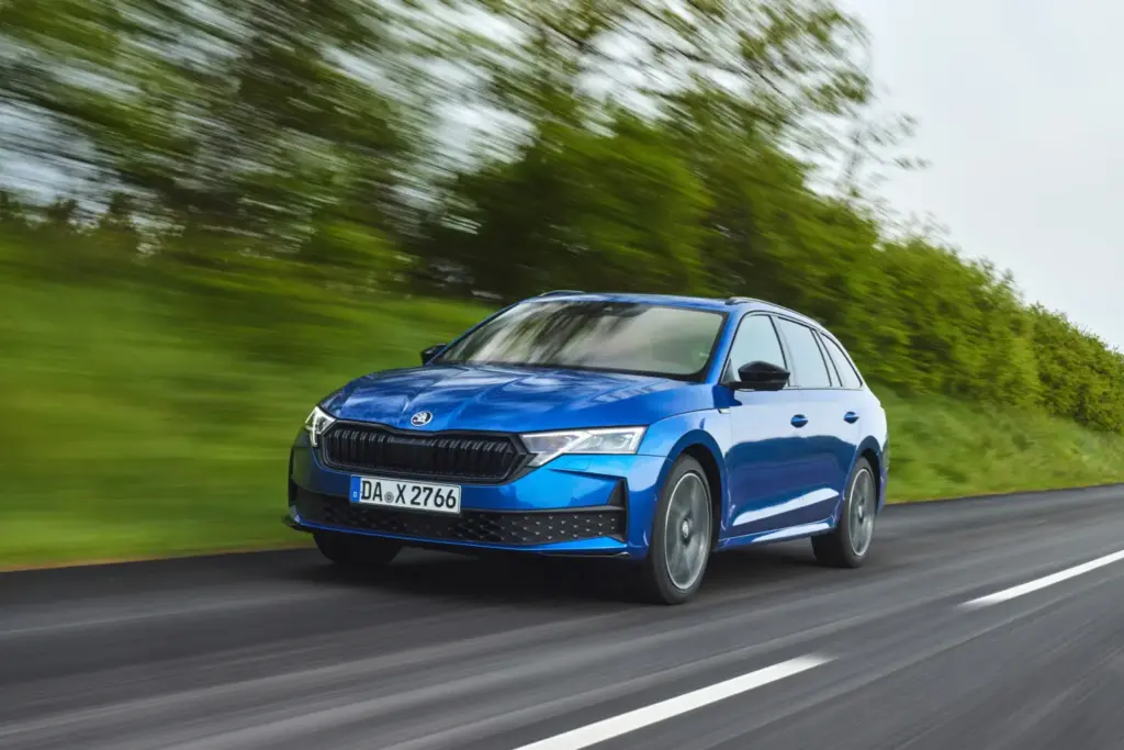 Škoda Octavia: tres décadas y 7,9 millones de unidades del modelo que redefinió la marca 3 Motor16 16685 skoda octavia turns 30 three decades of a brand icon 3 b354fda0 Motor16