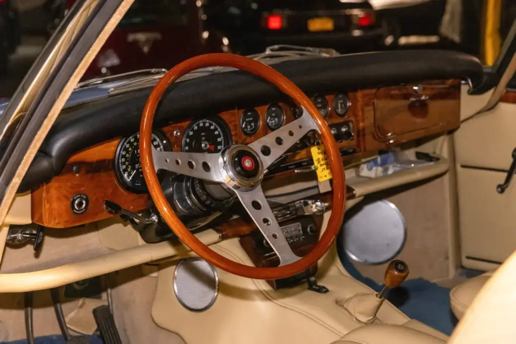 El único Jaguar S-Type Frua (3.8), one-off de Ginebra 1966, sale a subasta 1 Motor16 1965 jaguar s type 38 frua interior Motor16