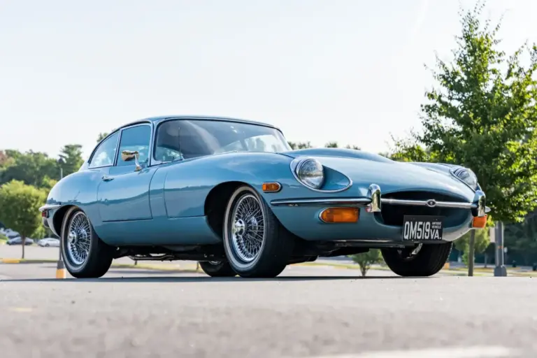 El Jaguar E-Type Series II de 1970 que Bring a Trailer subasta tras su restauración