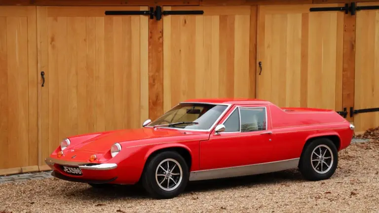 El clásico Lotus Europa se revaloriza: el coleccionista de 14 ejemplares revela la pasión por el deportivo de Chapman