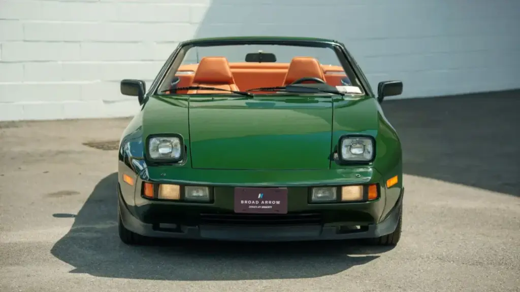 Porsche jamás fabrico un 928 Cabriolet, pero eso no quiere decir que puedas tener uno 4 Motor16 1982 porsche 928 cabriolet straman 15 Motor16