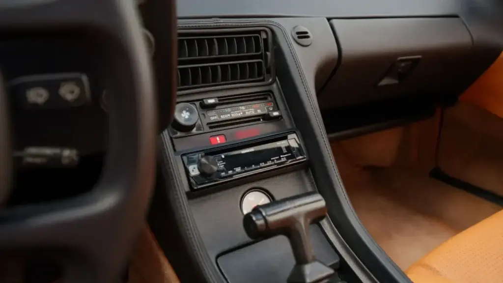 Porsche jamás fabrico un 928 Cabriolet, pero eso no quiere decir que puedas tener uno 22 Motor16 1982 porsche 928 cabriolet straman 3 Motor16