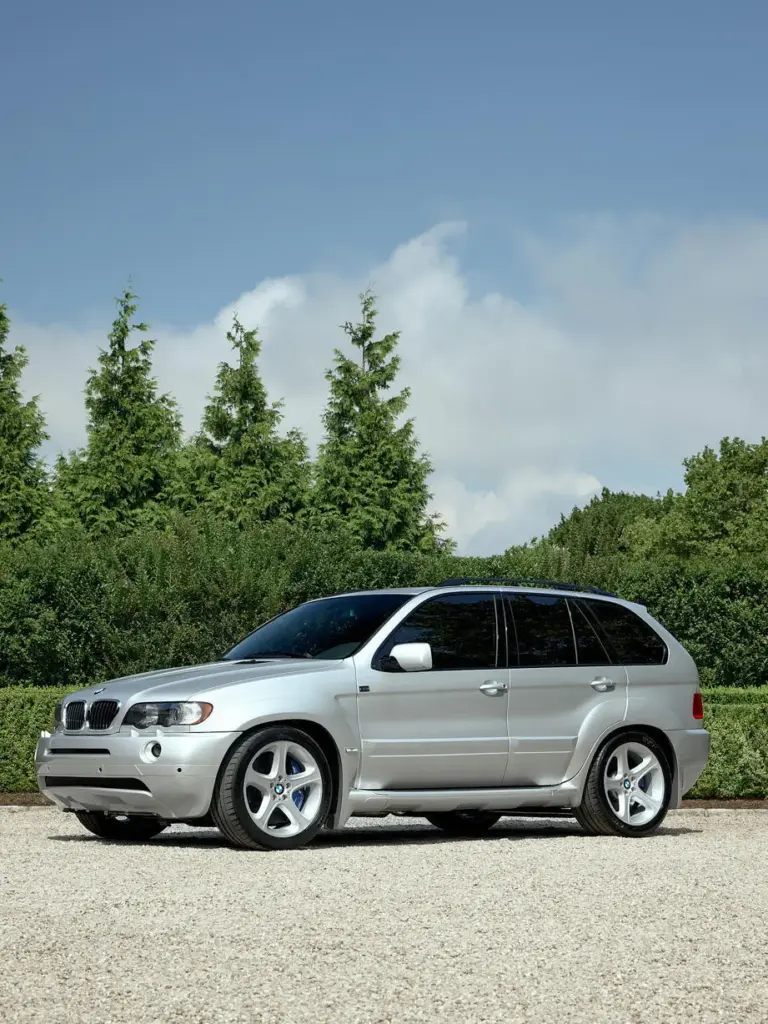 El BMW X5 M que debió haber nacido hace 25 años es una realidad gracias a Kith 7 Motor16 2000 BMW X5 Kith 3 Motor16