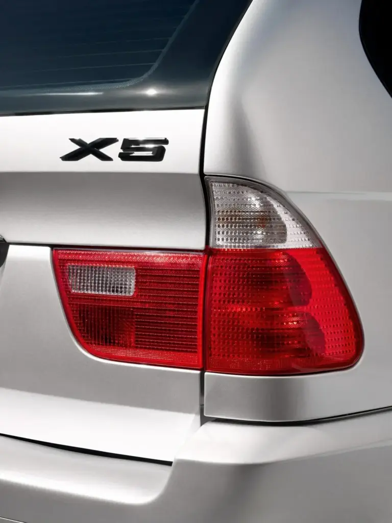 El BMW X5 M que debió haber nacido hace 25 años es una realidad gracias a Kith 11 Motor16 2000 BMW X5 Kith 7 Motor16