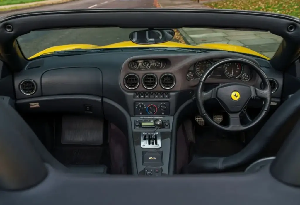 2001 Ferrari 550 Barchetta DD Classics. Imagen interior.