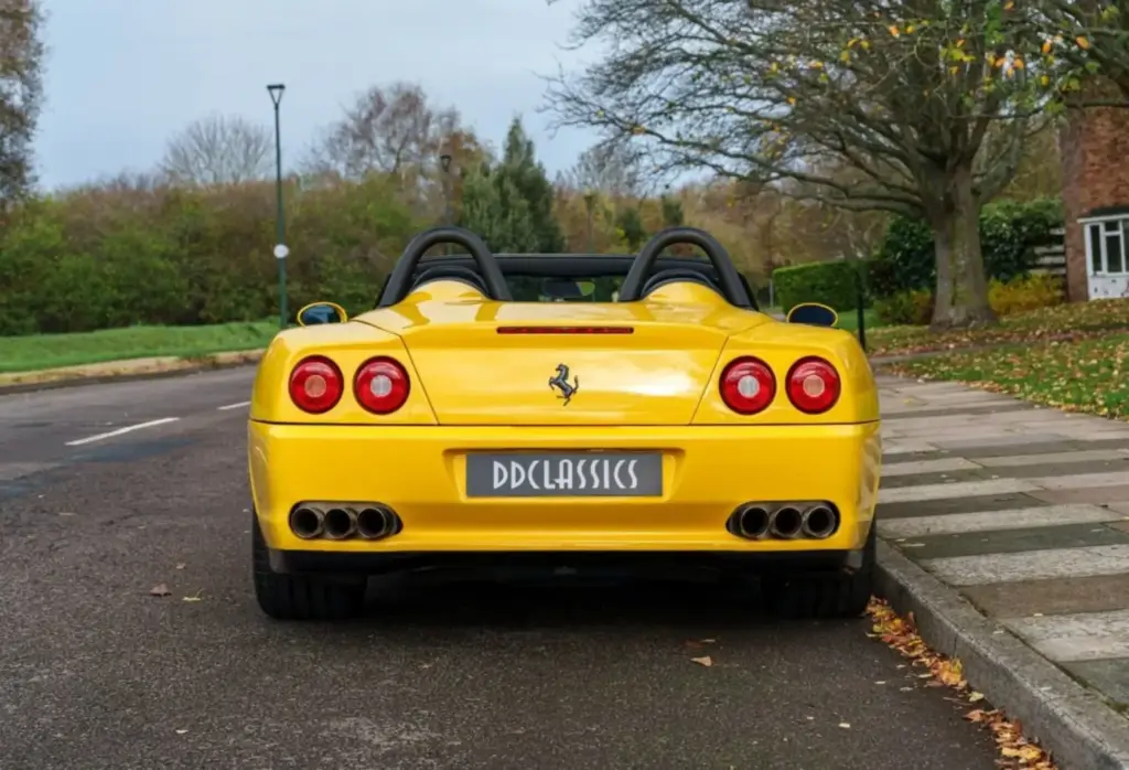 2001 Ferrari 550 Barchetta DD Classics 5 Motor16