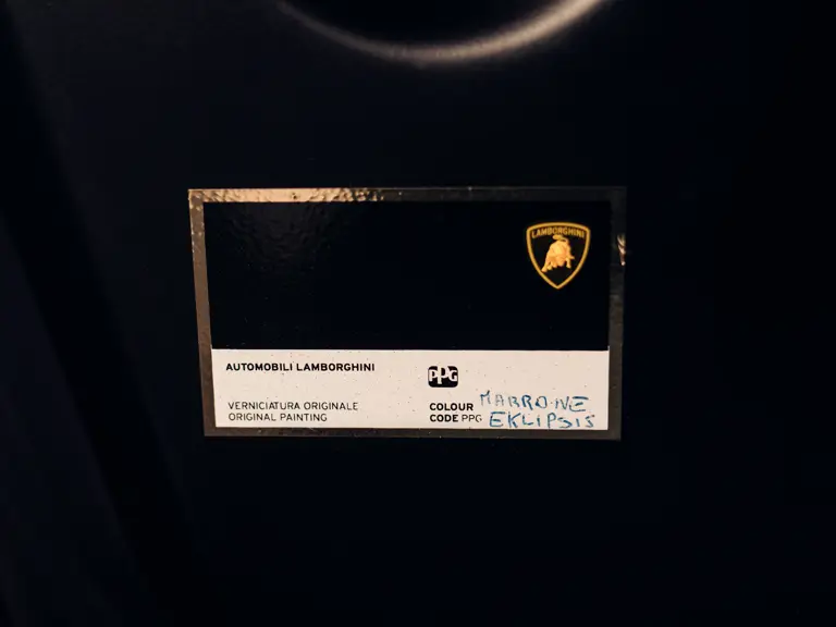 El Lamborghini Murciélago que está llamado a destrozar una cuenta corriente es marrón... Y manual 50 Motor16 2010 Lamborghini Murcielago LP 670 4 SV Sothebys 42 Motor16