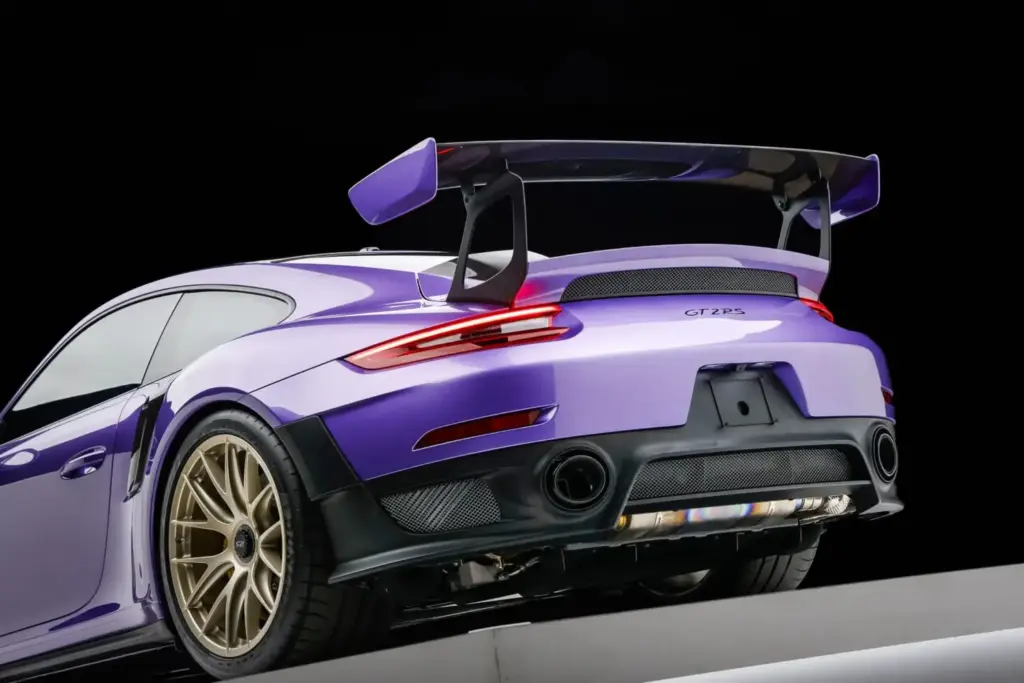 El Porsche 911 GT2 RS entra en el Olimpo de los siete dígitos 12 Motor16 2018 porsche 911 gt2 rs bat 15 Motor16