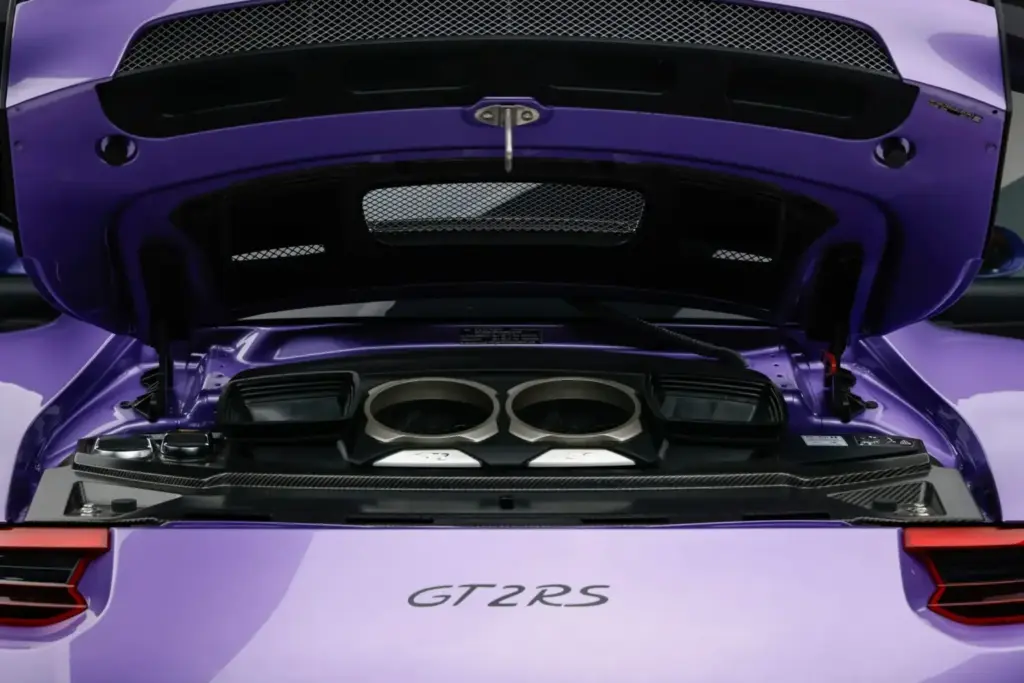 El Porsche 911 GT2 RS entra en el Olimpo de los siete dígitos 16 Motor16 2018 porsche 911 gt2 rs bat 2 Motor16