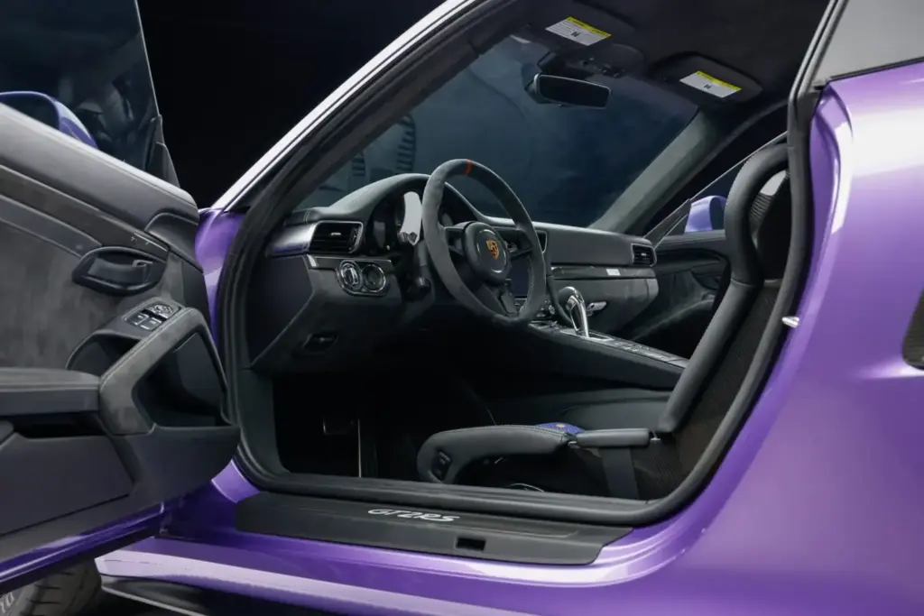 El Porsche 911 GT2 RS entra en el Olimpo de los siete dígitos 1 Motor16 2018 Porsche 911 GT2 RS. BaT. Imagen interior.