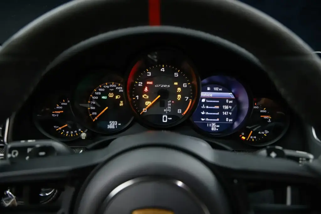 El Porsche 911 GT2 RS entra en el Olimpo de los siete dígitos 24 Motor16 2018 porsche 911 gt2 rs bat 6 Motor16