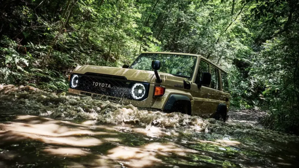 2024 Toyota Land Cruiser 70 Series Japon 2 Motor16