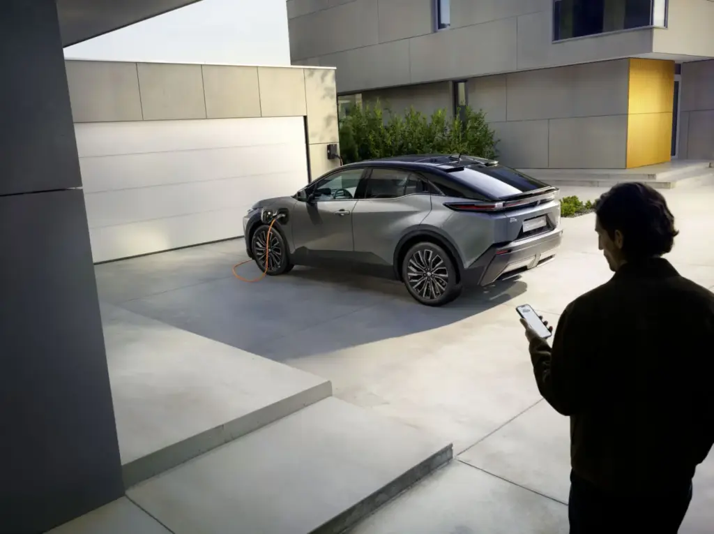 Toyota y su apuesta por la electrificación: tres décadas acelerando la descarbonización del automóvil 3 Motor16 2026 Toyota gama electrificada. 30 años. Imagen C-HR+.