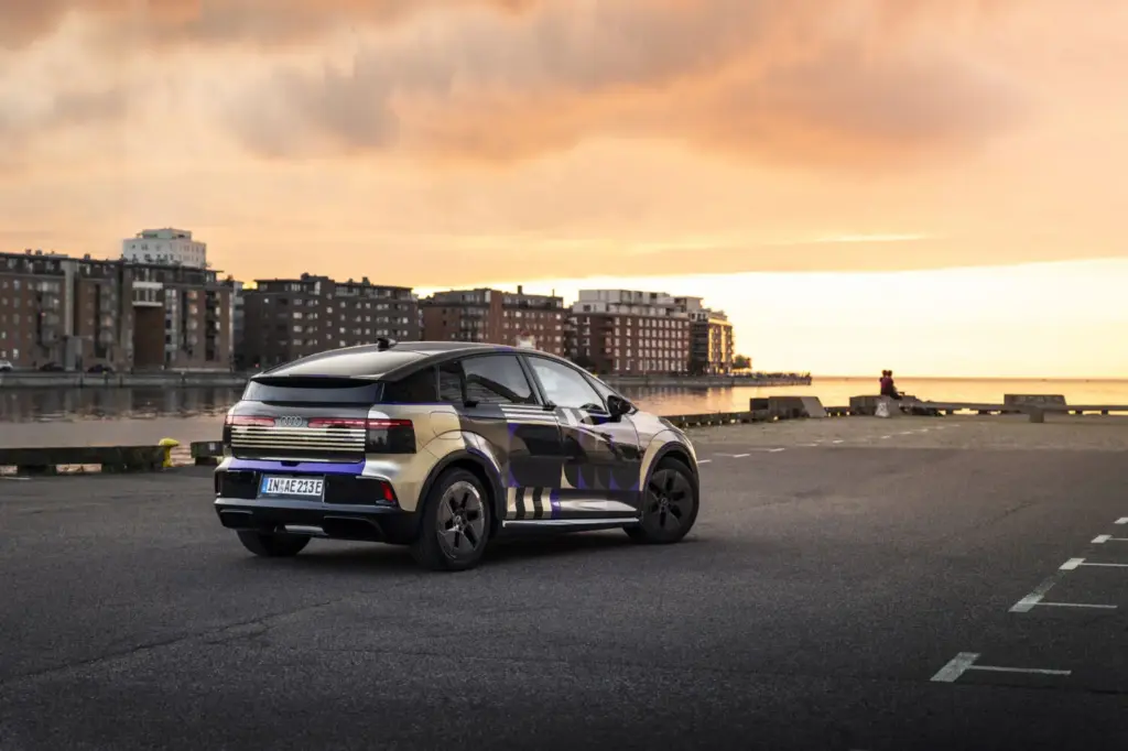Audi A2 e-tron: Escaparate de eficiencia 12 Motor16 2026 Audi A2 e tron camuflado 34 Motor16