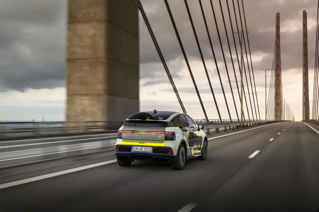 Audi A2 e-tron: Escaparate de eficiencia 47 Motor16 2026 Audi A2 e tron camuflado 52 Motor16