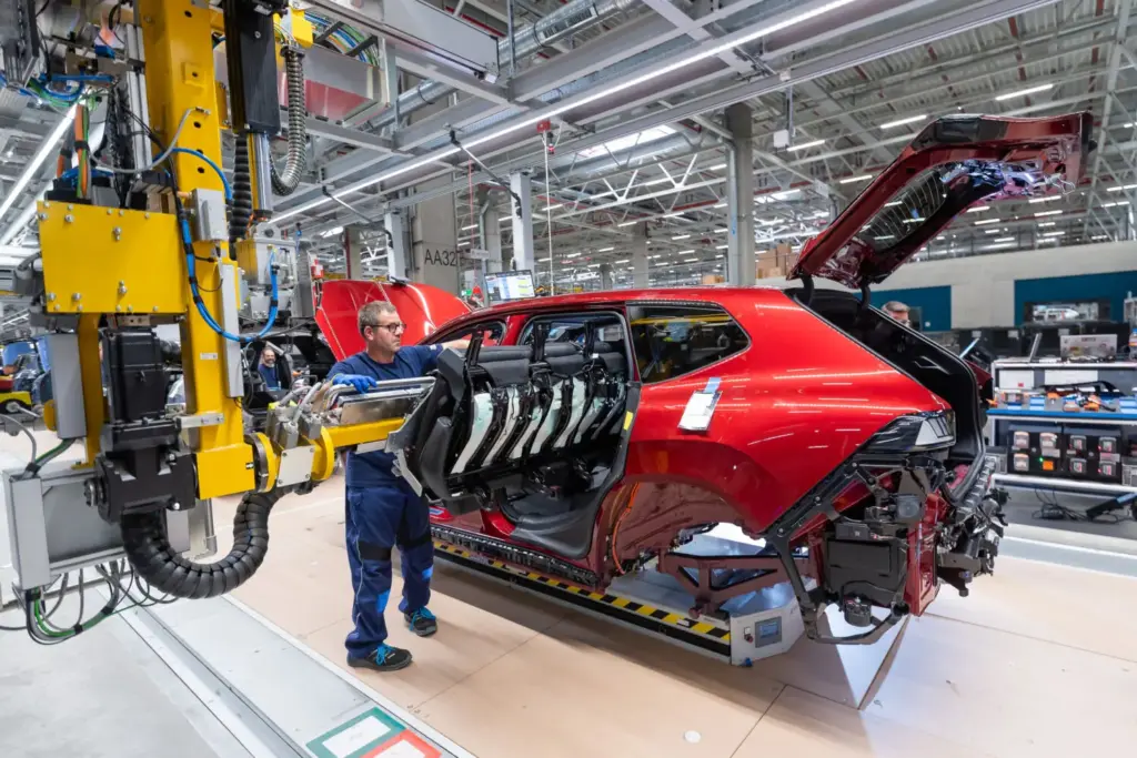 2026 BMW iX3 5 Motor16