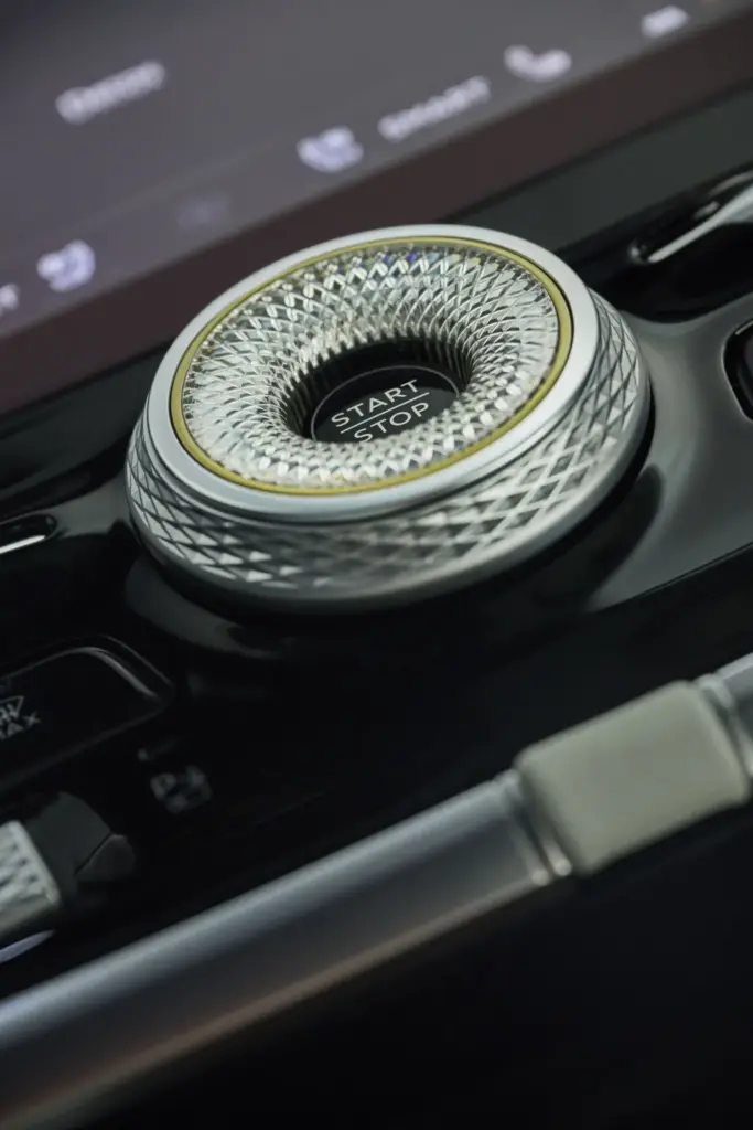 2026 Bentley Torcal Motor de Seleccion 3 Motor16