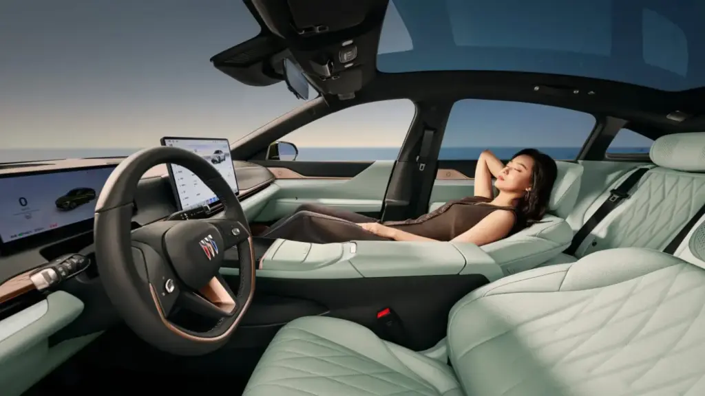 Buick Electra L7: Una berlina eléctrica con 383 CV y 702 km de autonomía por 21.800 euros 5 Motor16 2026 Buick Electra L7 EV. Imagen interior.