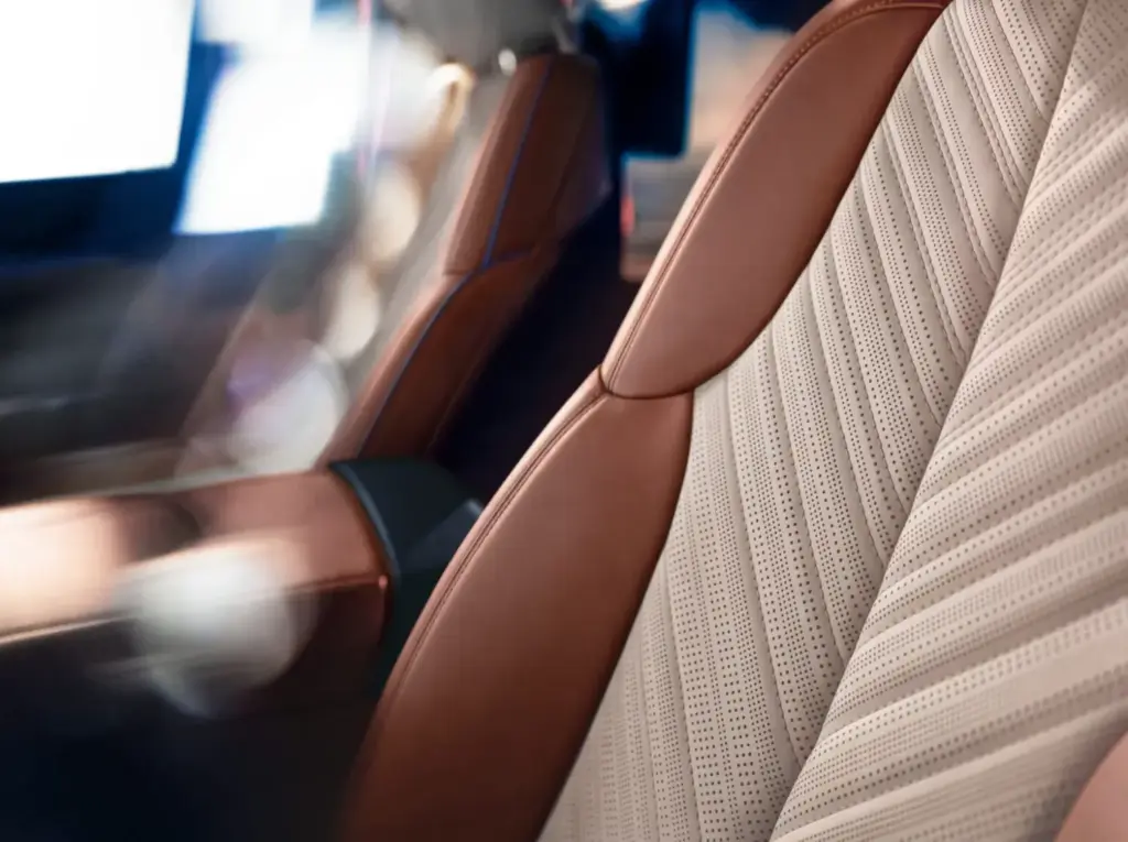 Cadillac se ha propuesto que nadie tenga un Escalade IQ como el tuyo... previo paso por caja 7 Motor16 2026 Curated by Cadillac Escalade IQ 2 Motor16