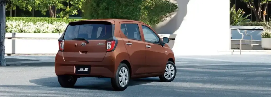 Mira e:S. El ‘mechero’ de Daihatsu que pueden estrenar por 5.905 euros 3 Motor16 2026 Daihatsu Mira e:S. Imagen trasera.