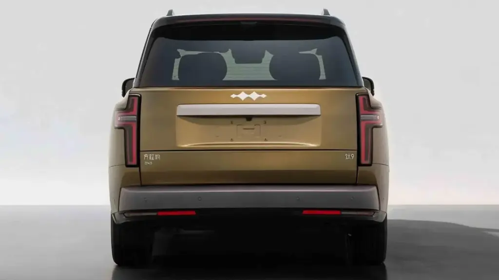 Fangchengbao Tai 9: La marca aventurera de BYD sorprende con este nuevo y contundente SUV 2 Motor16 2026 BYD Fangchengbao Tai 9. Imagen trasera.