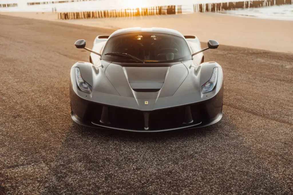 Si quieres uno de los mejores LaFerrari o P1 de la historia, tiene hasta octubre para ahorrar 6 Motor16 2026 Ferrari LaFerrari Broad Arrow 4 Motor16