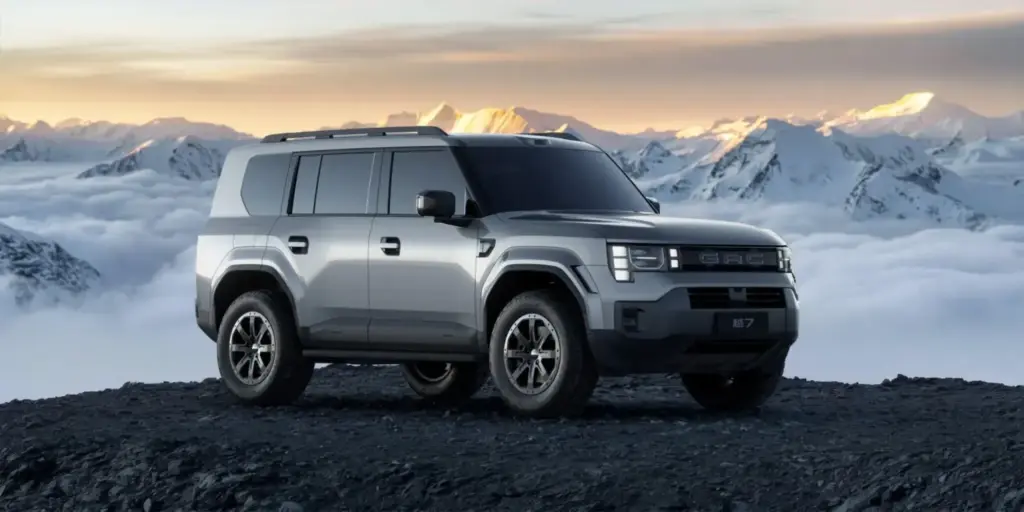 GAC: La marca que acaba de llegar a España lo borda en China con este mix entre Land Cruiser y Defender 21 Motor16 2026 GAC Yue 7 China 17 Motor16