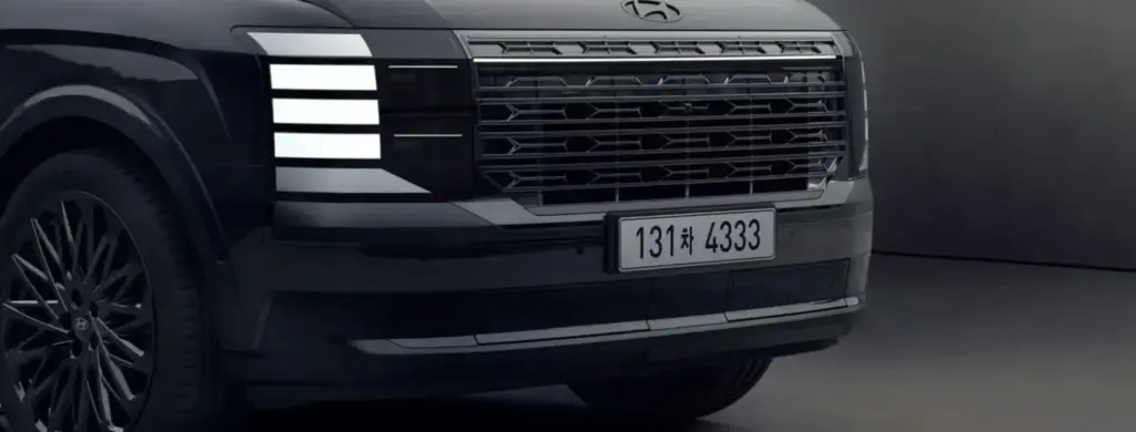 Este Hyundai Palisade con aires de ‘Papamóvil’ permite viajar en business por menos de lo que imaginas 6 Motor16 2026 Hyundai Palisade Caligraphy Black Ink 2 Motor16