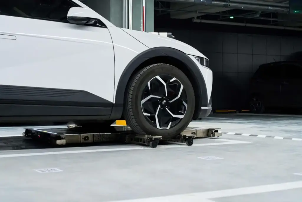Hyundai tiene la solución para aparcar en tu diminuto garaje como un profesional 2 Motor16 2026 Hyundai robot parking. Imagen plataforma.