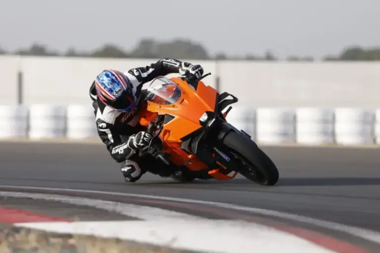 KTM supera su crisis financiera y casi duplica las ventas de motos tras el rescate de Bajaj