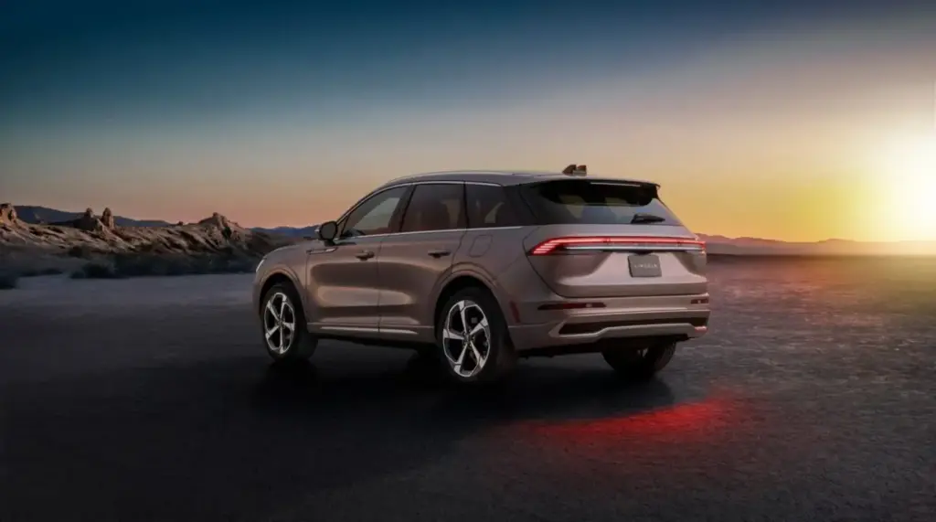 Lincoln Corsair Hybrid: El SUV ‘Made in China’ con el que dan un giro de guión 10 Motor16 2026 Lincoln Corsair 13 Motor16