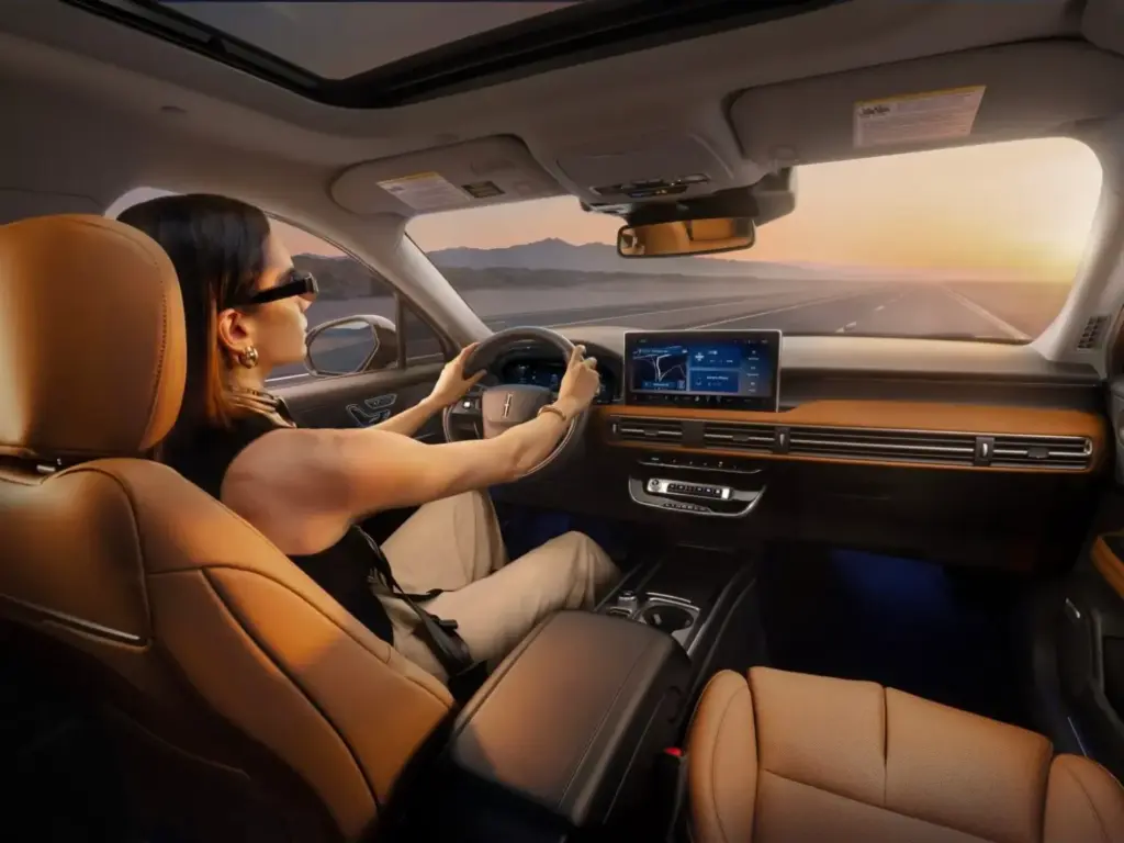 Lincoln Corsair Hybrid: El SUV ‘Made in China’ con el que dan un giro de guión 2 Motor16 2026 Lincoln Corsair Hybrid. Imagen interior.