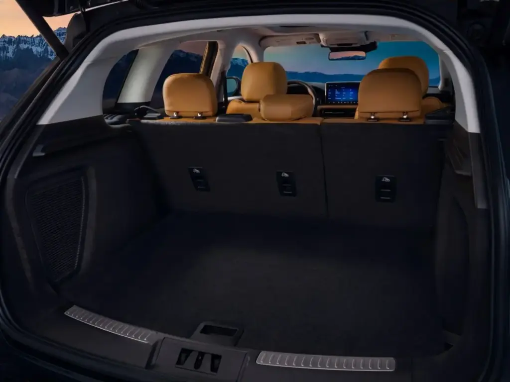 Lincoln Corsair Hybrid: El SUV ‘Made in China’ con el que dan un giro de guión 23 Motor16 2026 Lincoln Corsair 22 Motor16