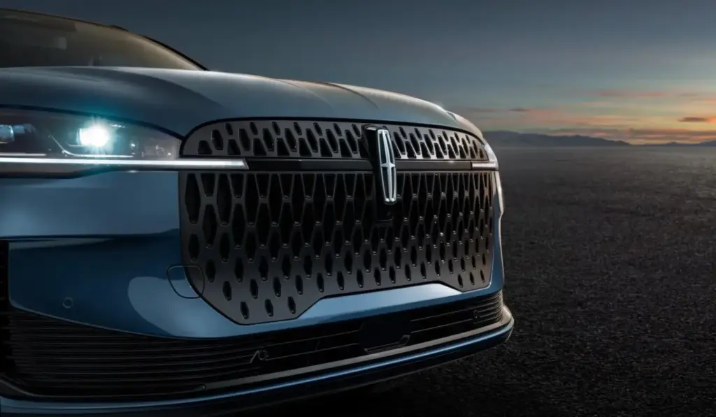 Lincoln Corsair Hybrid: El SUV ‘Made in China’ con el que dan un giro de guión 14 Motor16 2026 Lincoln Corsair 7 Motor16