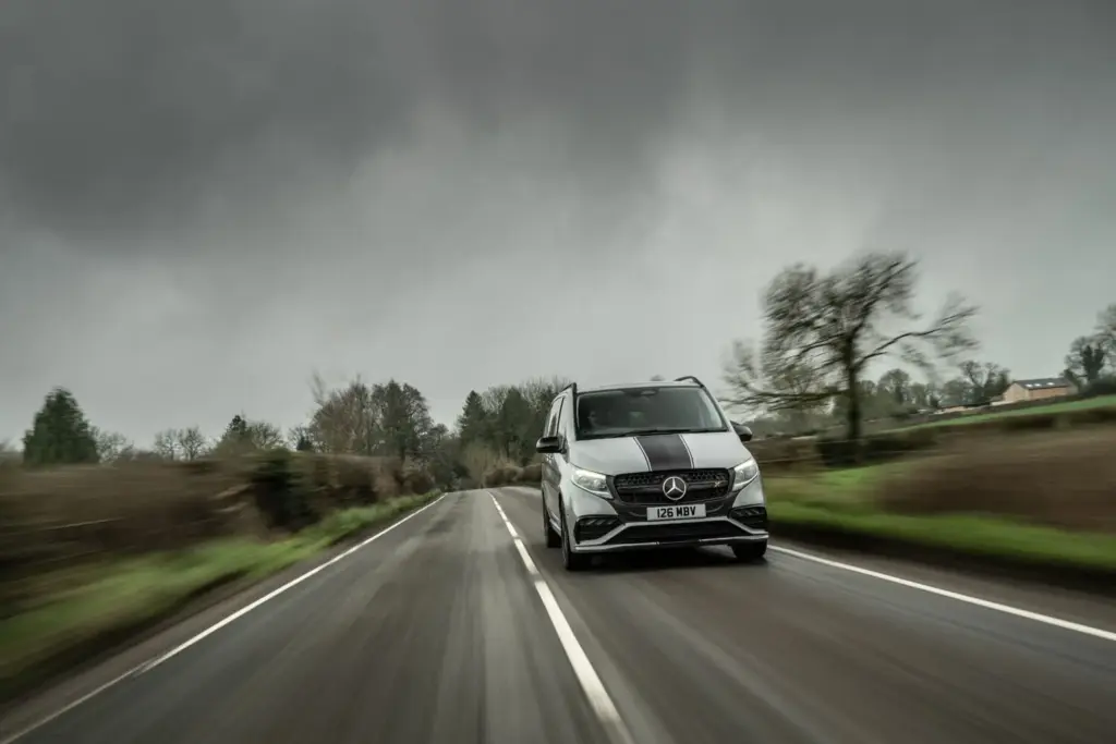 Mercedes Vito Sport-X: La furgoneta de pasajeros que bien podría ser obra de AMG 6 Motor16 2026 Mercedes Vito X 10 Motor16