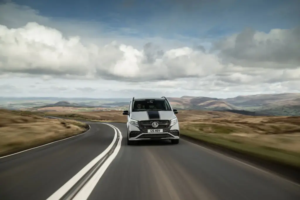 Mercedes Vito Sport-X: La furgoneta de pasajeros que bien podría ser obra de AMG 7 Motor16 2026 Mercedes Vito X 11 Motor16