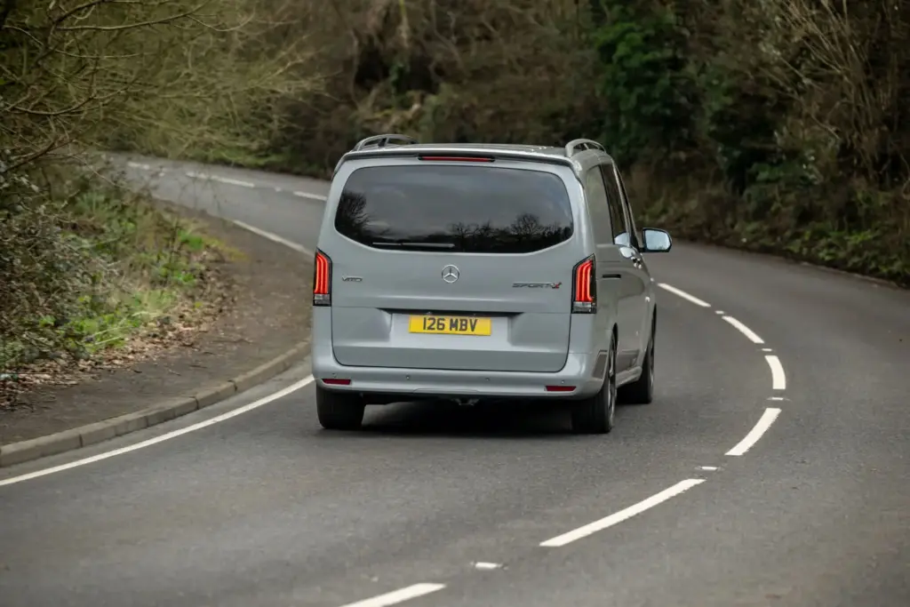 Mercedes Vito Sport-X: La furgoneta de pasajeros que bien podría ser obra de AMG 10 Motor16 2026 Mercedes Vito X 12 Motor16