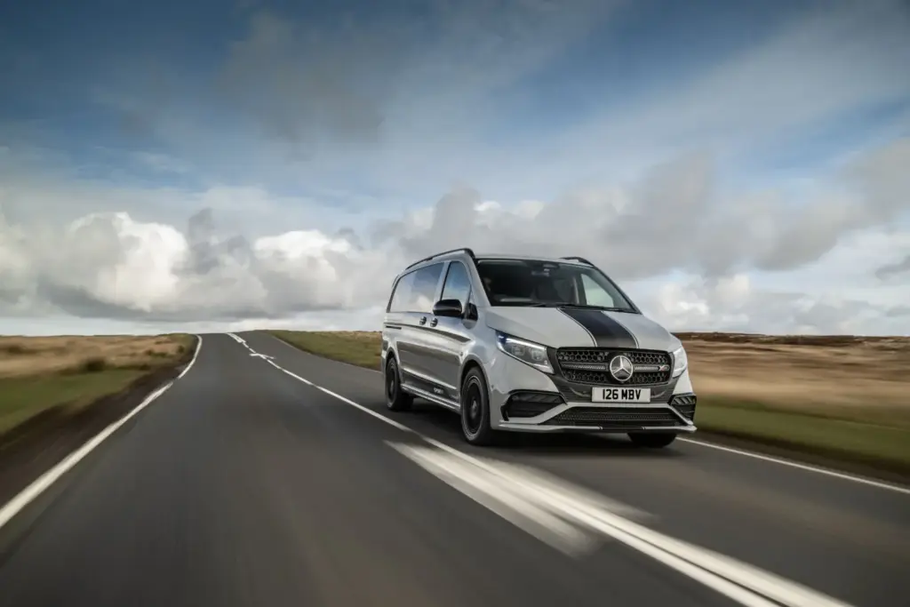 Mercedes Vito Sport-X: La furgoneta de pasajeros que bien podría ser obra de AMG 8 Motor16 2026 Mercedes Vito X 14 Motor16