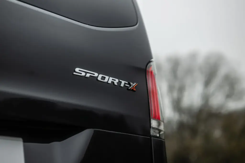 Mercedes Vito Sport-X: La furgoneta de pasajeros que bien podría ser obra de AMG 12 Motor16 2026 Mercedes Vito X 5 Motor16