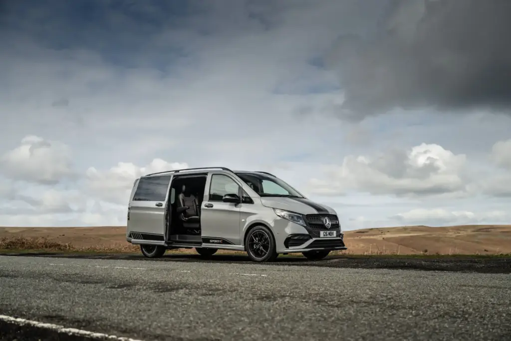 Mercedes Vito Sport-X: La furgoneta de pasajeros que bien podría ser obra de AMG 4 Motor16 2026 Mercedes Vito X 8 Motor16