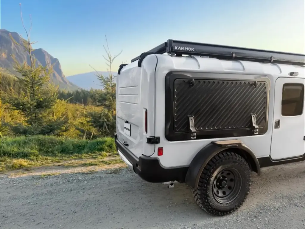 Outranger: La caravana preparada para la aventura y que cuesta menos que el coche que la remolca 10 Motor16 2026 Motsmann Outranger camping trailer caravana 10 Motor16